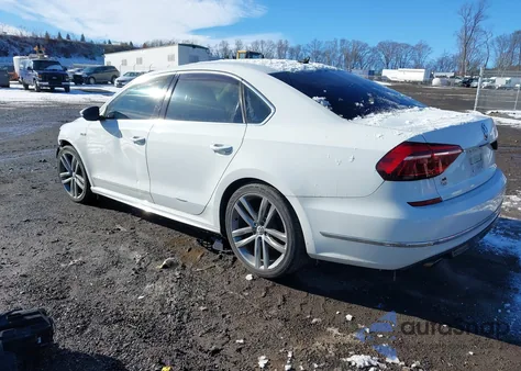 2017 Volkswagen Passat 1.8T R-Line z USA, uszkodzony, nr VIN 1VWDT7A34HC047100